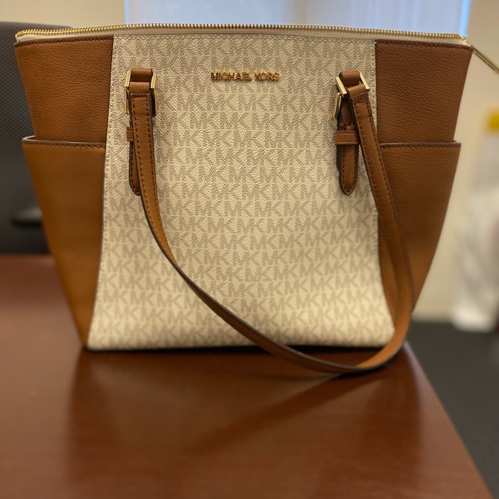 Micheal Kors Purse